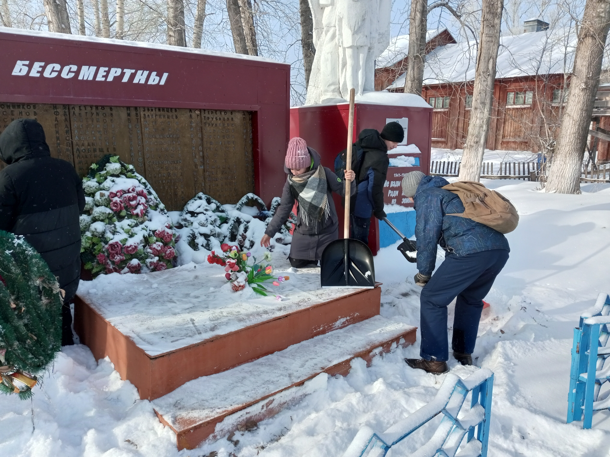 Очистка памятников.