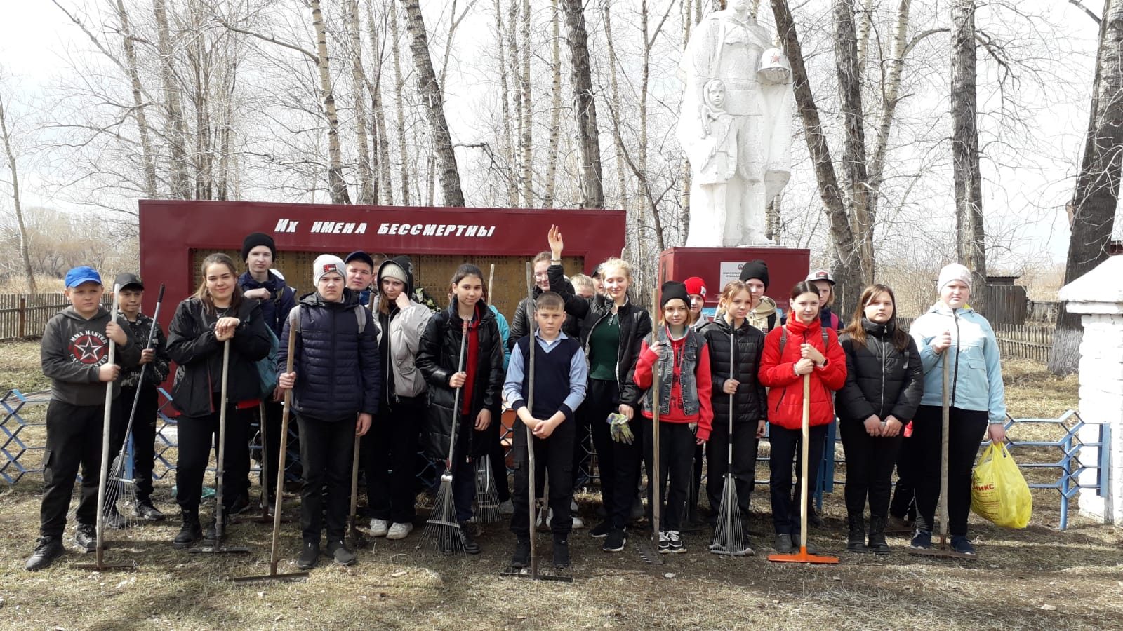 Уборка памятников ВОВ.